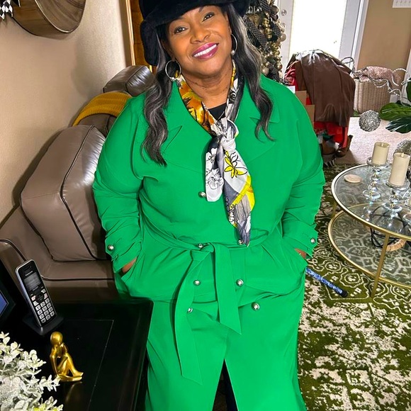 Meet your Posher, Monica - Picture 1 of 1